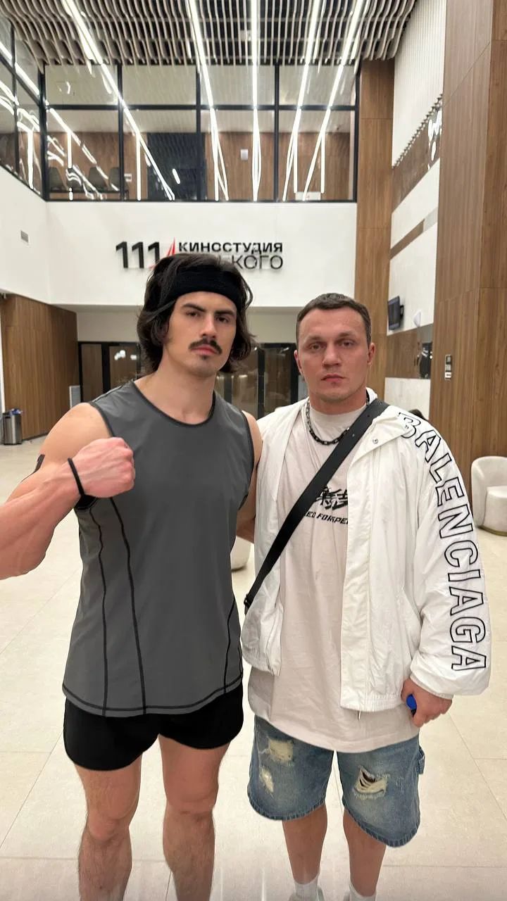 шоу титаны булат зиастинов